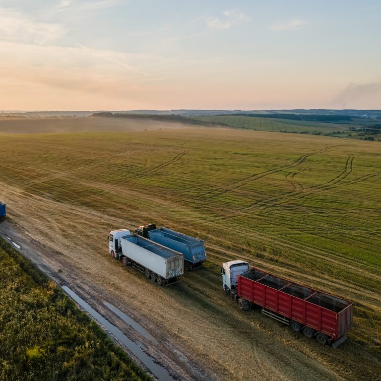 Transporte agro com roteirização inteligente em áreas rurais